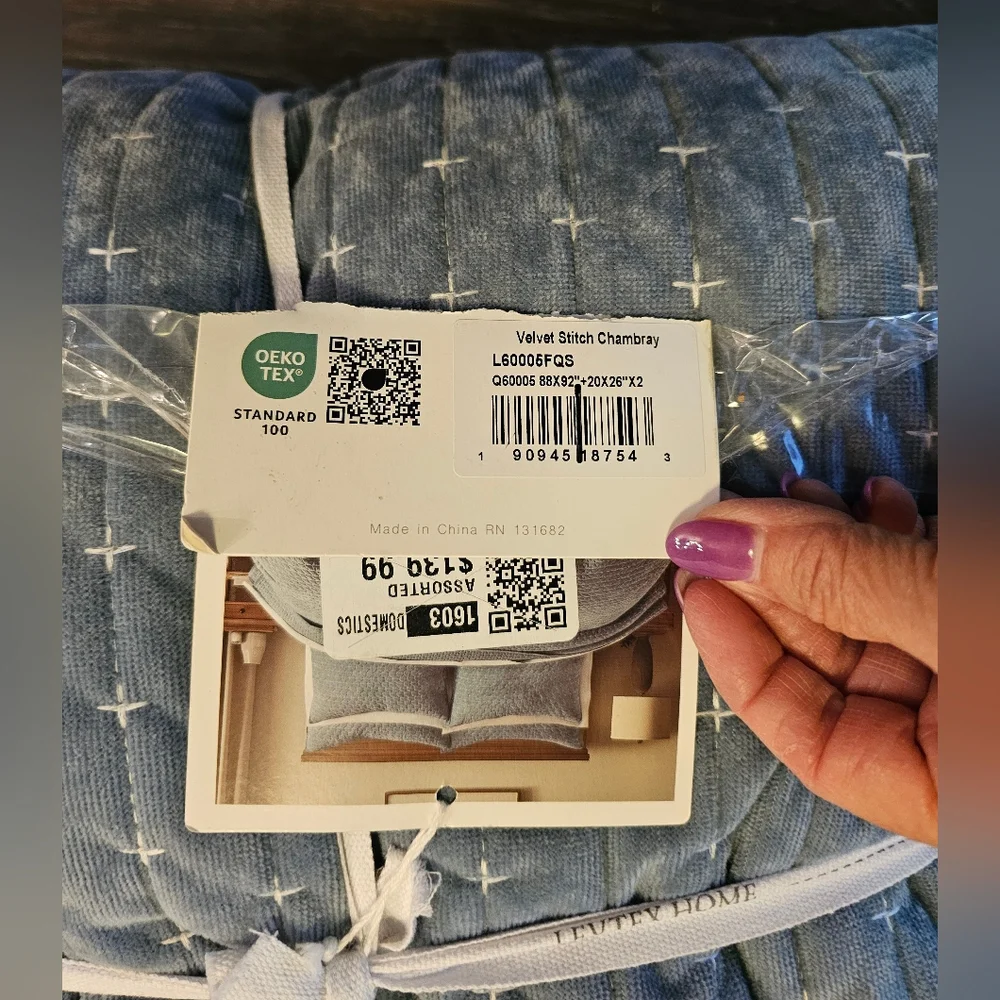 Levtex Chambray Velvet Quilt Set Full/Queen.  New.